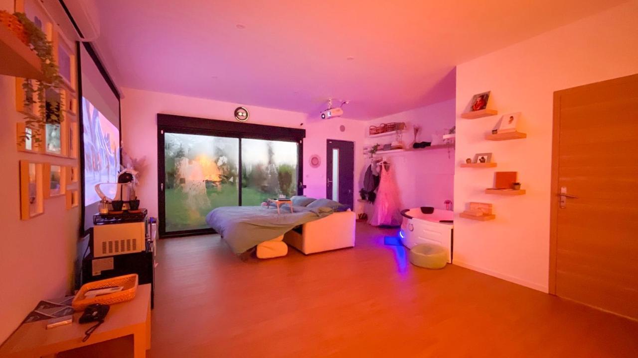 Capsule Nature & Photos - Jacuzzi - Netflix & Home Cinema - Ps5 & Jeu Thun-Saint-Martin Bagian luar foto