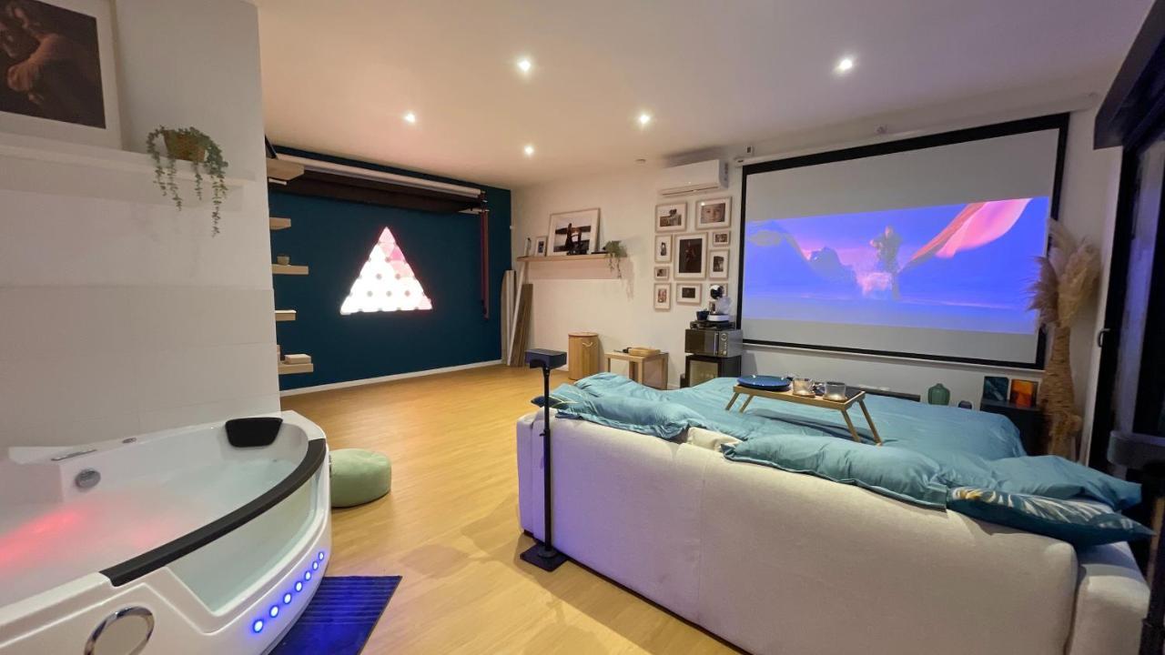 Capsule Nature & Photos - Jacuzzi - Netflix & Home Cinema - Ps5 & Jeu Thun-Saint-Martin Bagian luar foto