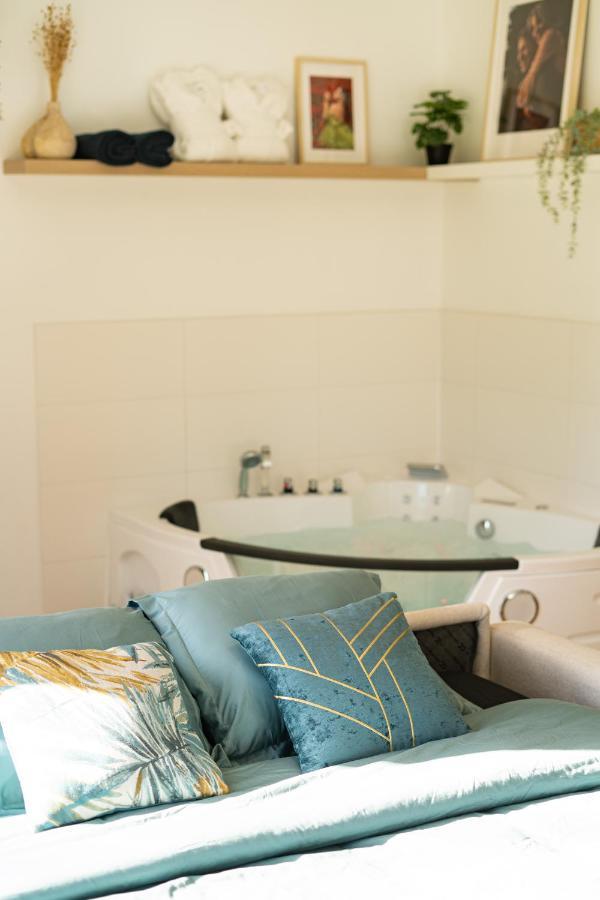 Capsule Nature & Photos - Jacuzzi - Netflix & Home Cinema - Ps5 & Jeu Thun-Saint-Martin Bagian luar foto